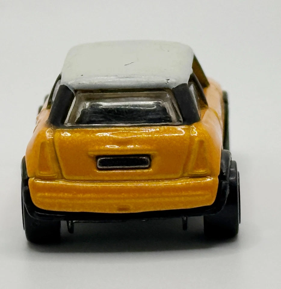 Hot Wheels MINI COOPER YELLOW 1:64 SCALE DIECAST MODEL CAR 2001 Malaysia - Image 4 of 4