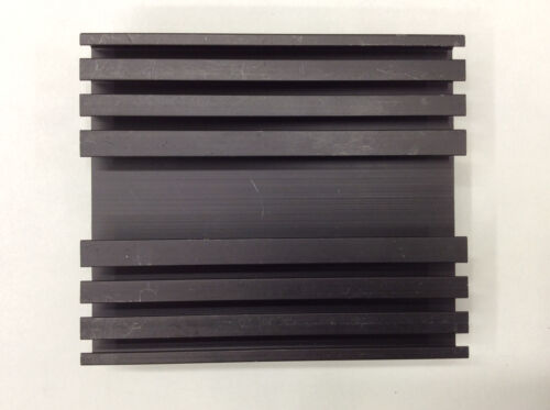 Nuovo 1 x dissipatori di calore in alluminio nero per fai da te Progetti. (L 153mm L 130mm H 31mm) - Foto 1 di 5