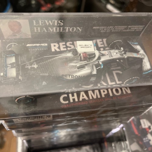 Minichamps Mercedes F1 W10 US GP 2019 Champion - Lewis Hamilton 1/43 - Foto 3 di 5