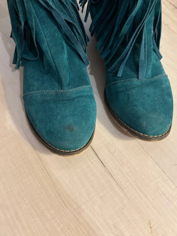 Botines Breckelles de gamuza verde azulado con flecos cierre de cremallera lateral talla 7,5 Foto 4 de 4