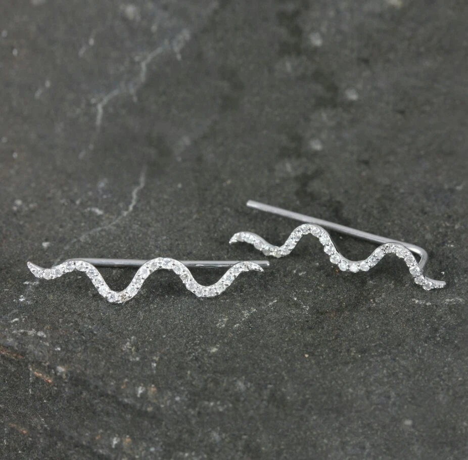 Pendientes brazalete de diamantes naturales de oro blanco de 14K joyas de aniversario de boda para mamás. Foto 3 de 4