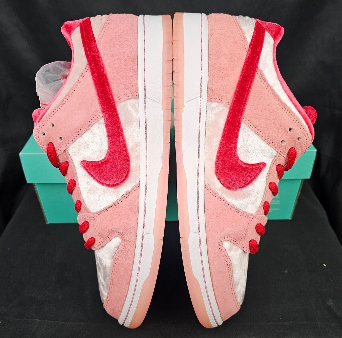 Size 13 - Nike Dunk Low SB x StrangeLove Valentines Day for Size 13 - Nike Dunk Low SB x StrangeLove Valentines Day for