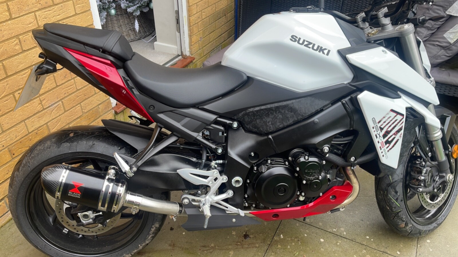 suzuki 950cc motorcycle