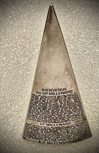 Christofle Welcome to the 3rd Millennium Sculpture / Paperweight, France Pyramid - Picture 3 of 6