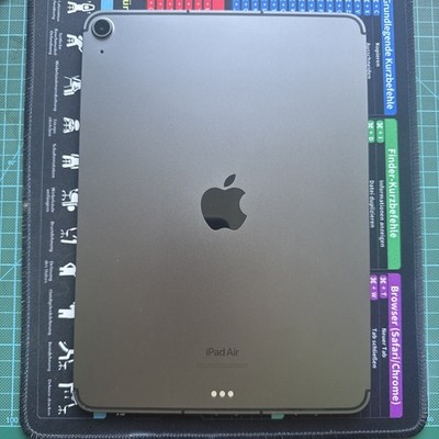 Apple iPad Air 5. Gen A2589 256GB 5G Cellular Spacegrau hängt im Recovery Mode