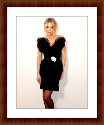 Michelle Randolph ''Landman'' 8.5 x 11 Color Unframed  Collectable Photograph