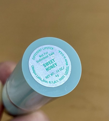 CLINIQUE Different Lipstick SWEET HONEY in Green Tube Discontinued NOS .14 oz. - Picture 3 of 3