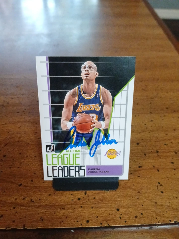 Panini 2020 autografiado sin certificado de autenticidad Kareem Abdul Jabbar #1 LA Lakers Salón de la fama. Foto 2 de 4