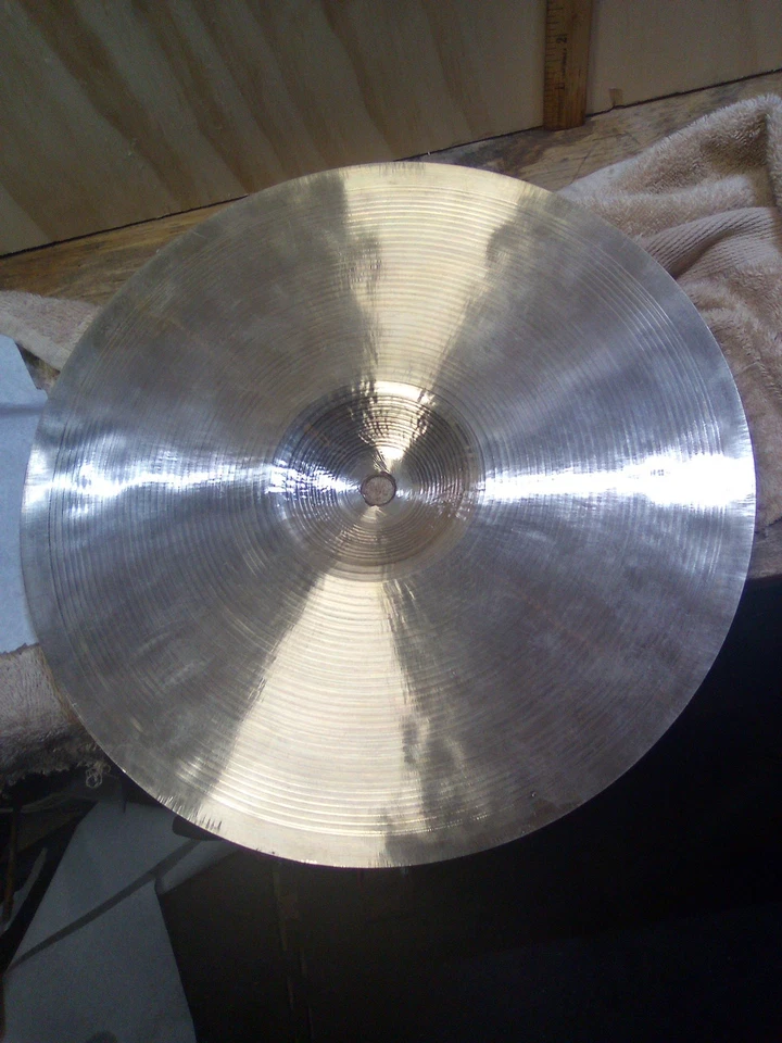 WUHAN 12" SÍMBOLO DE SALPICADURAS HECHO A MANO CHINA Foto 2 de 4