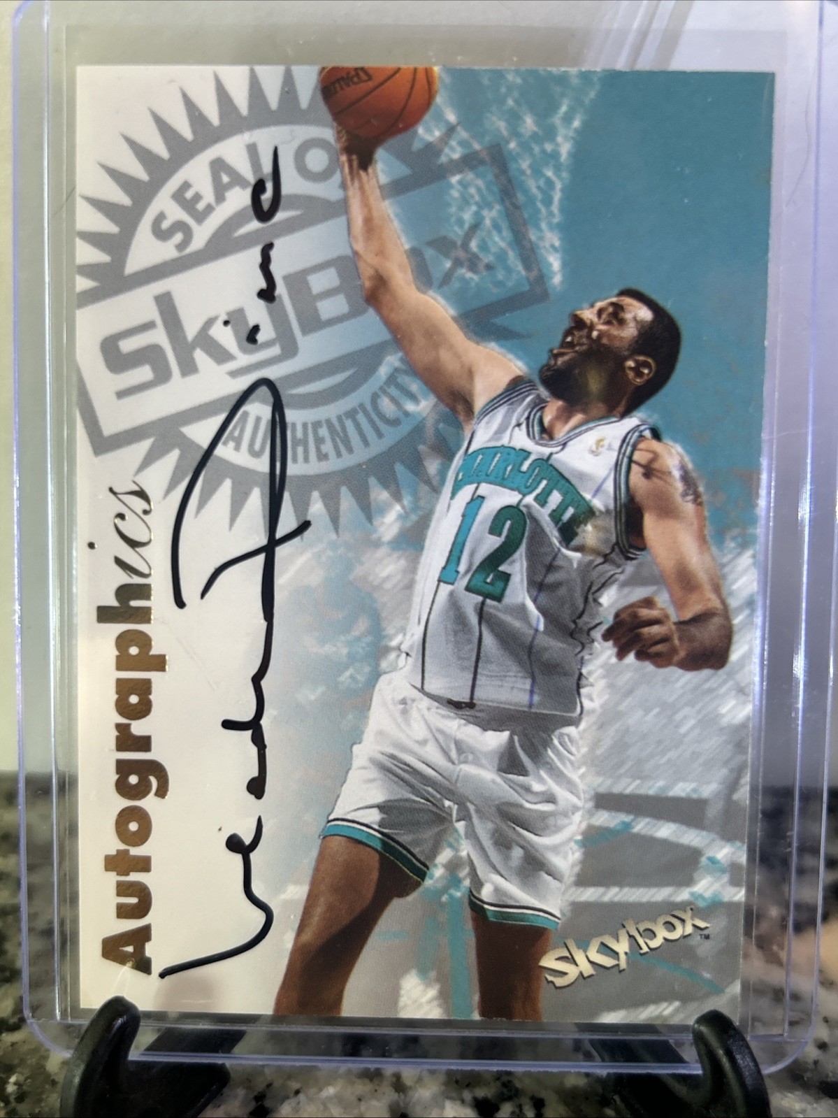1997-98 Skybox Z-Force Vlade Divac #NNO Autographics Auto Hornets