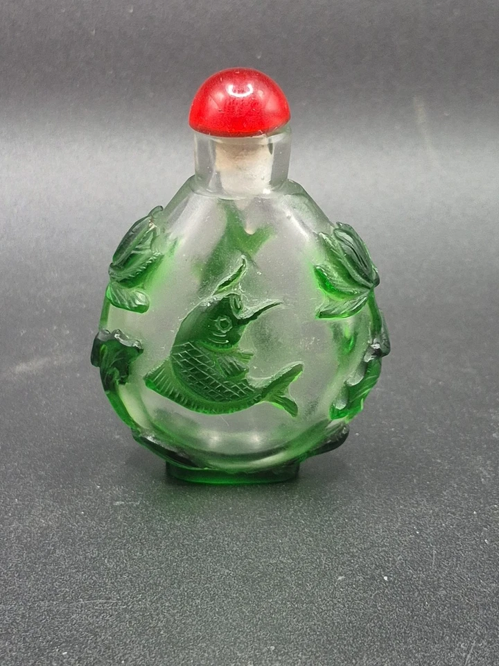 Chinese Qing Dynasty Peking Glass Cameo Green Overlay Snuff Bottle Fish Design - Image 3 of 4