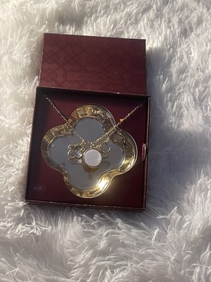 Tahari Gold Tone Mother of Pearl Charm Pendant Necklace 18'' Round Clover