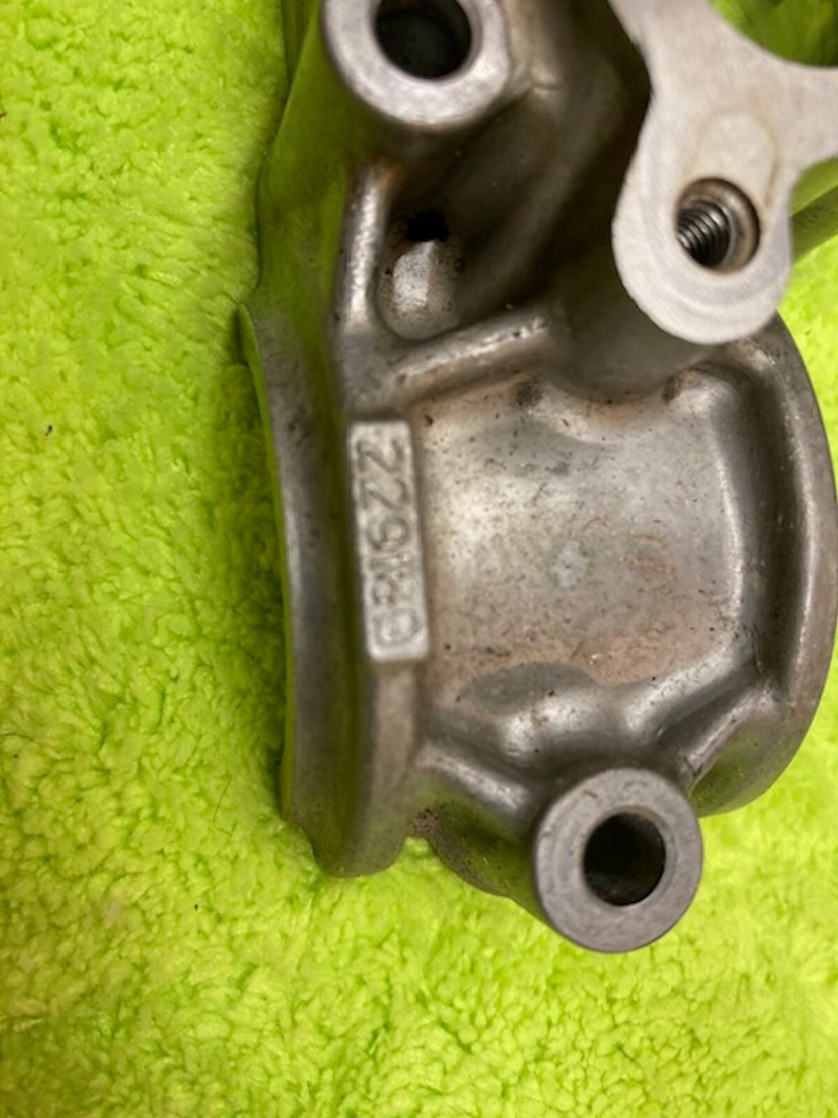 Maserati 4.2 Camshaft Variator Cap Oil Control Camshaft Saddle 229169 Bank 1