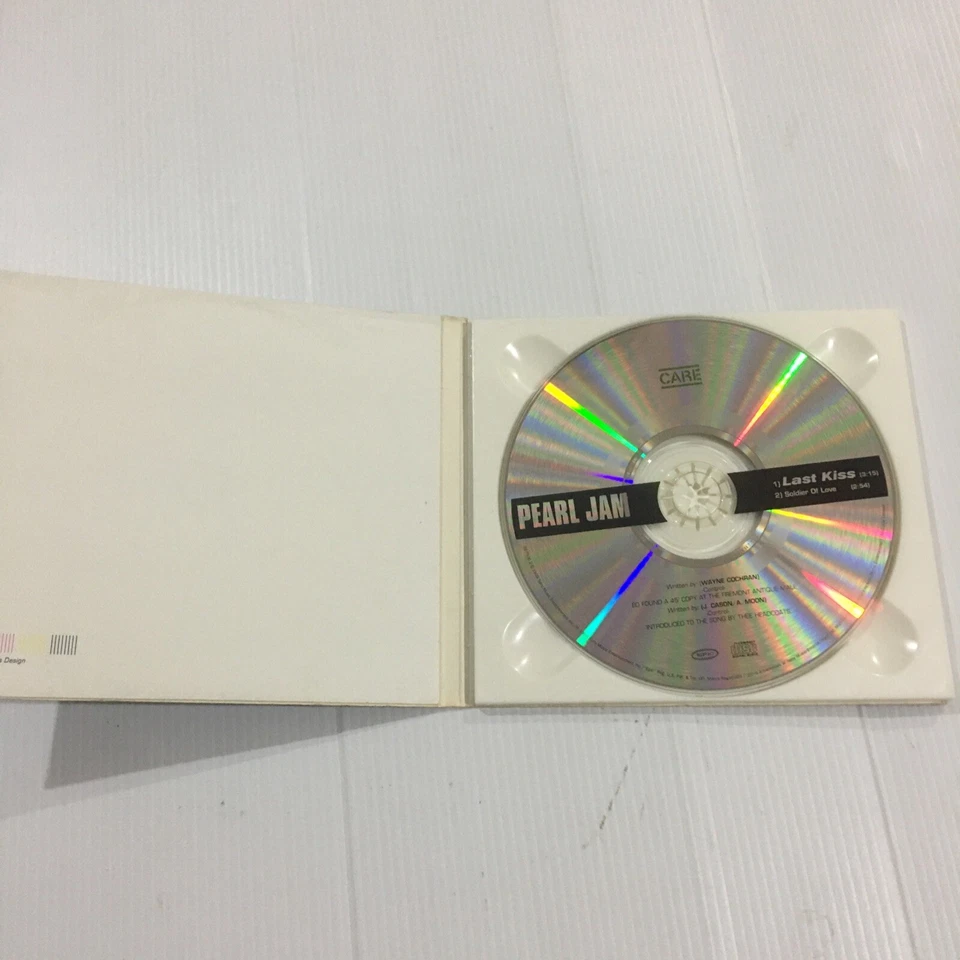 Pearl Jam Last Kiss CD Single + Soldier of Love song - Image 4 of 4