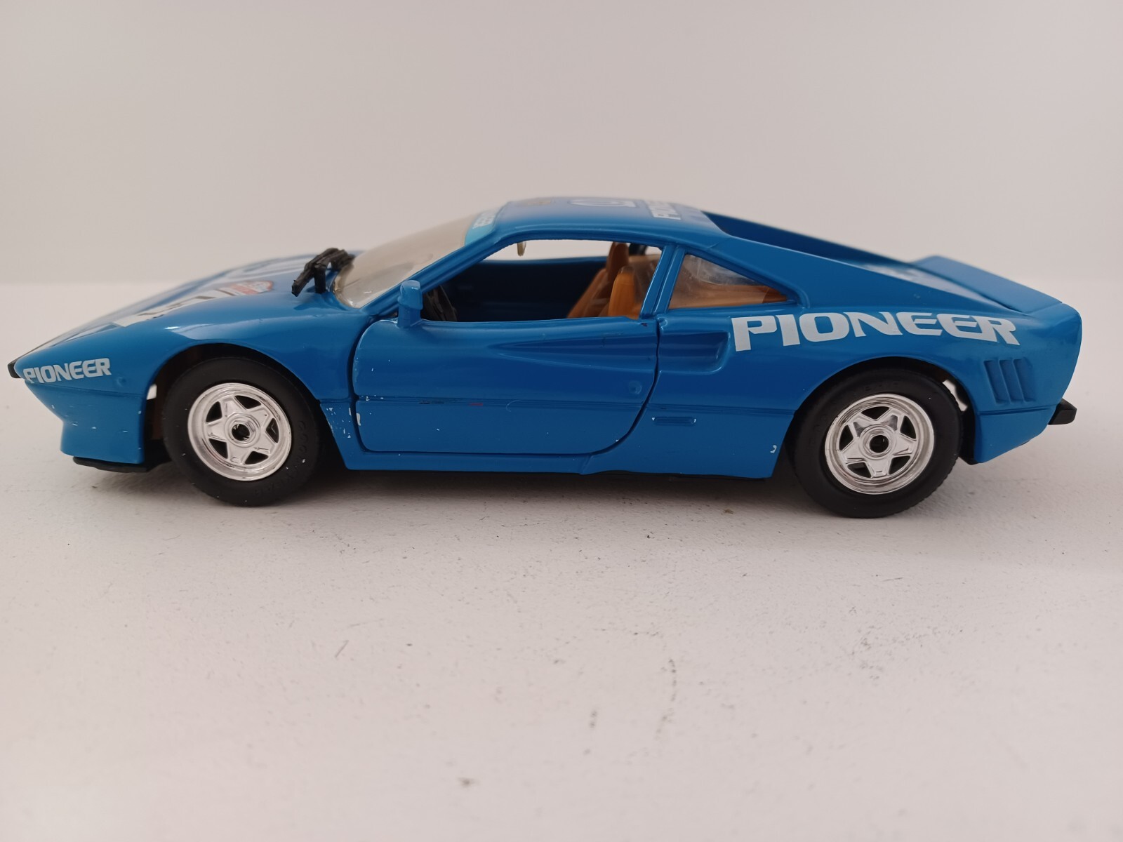 Revell Ferrari 288 GTO 1:24 ダイキャスト Revell Ferrari 288 GTO 1:24 ダイキャスト