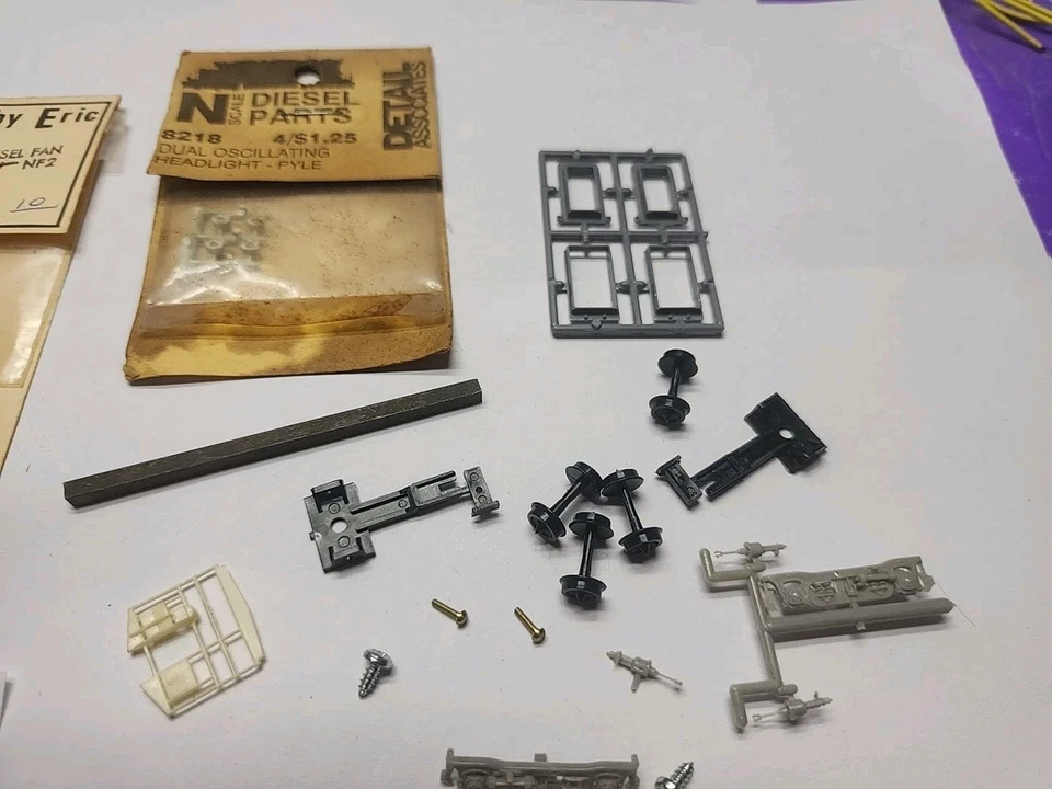 AS IS ASSORTED N SCALE RAILCAR LOCOMOTIVE PARTS LOT UNKNOWN BRANDS GOOD COND LOT - Image 3 of 4