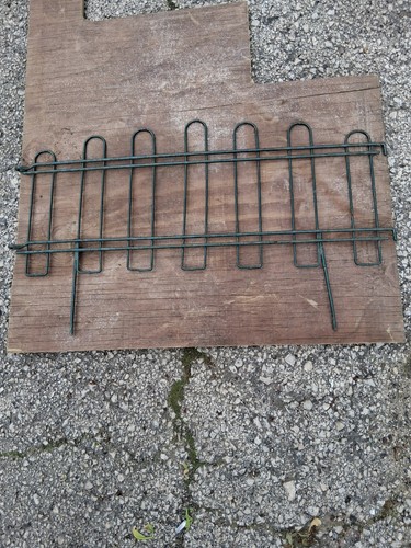 Flower Garden Fencing (23) 12" X 24" Interlocking Pieces. Fast Shipping