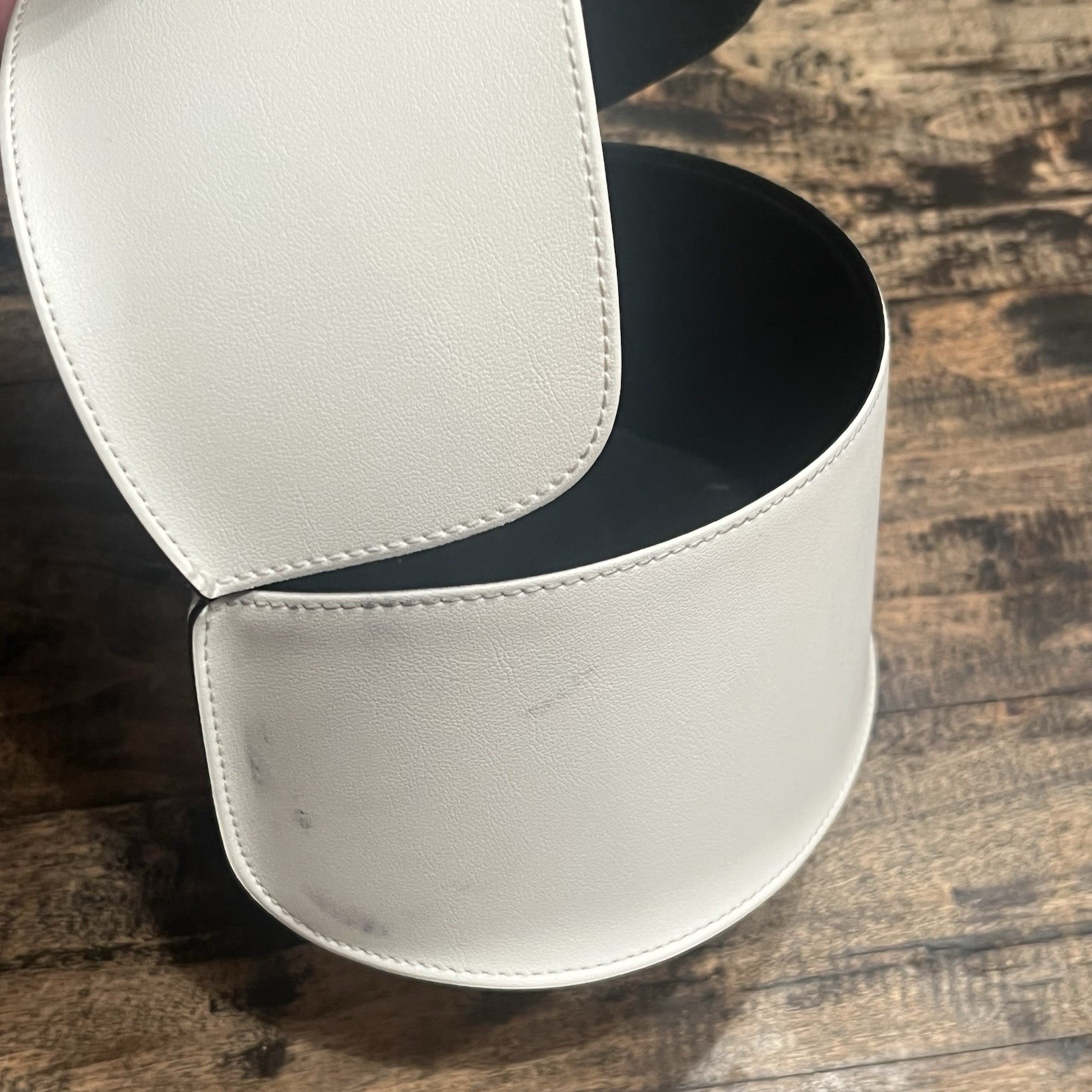 YSL Yves Saint Laurent White Leather Sunglasses Case Holder thumbnail 8