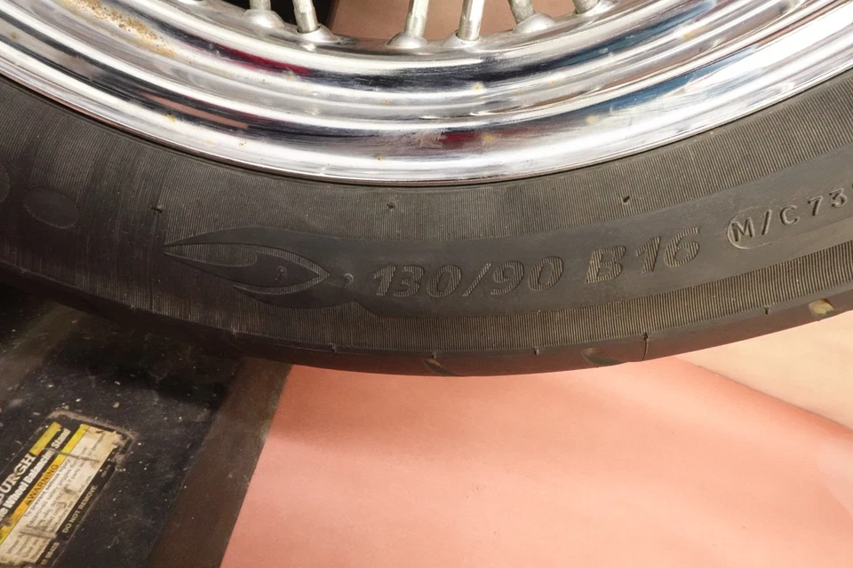 Llanta delantera Michelin Kawasaki Vulcan 1500 VN1500E 1996-2008 130/90 B16 Foto 3 de 4