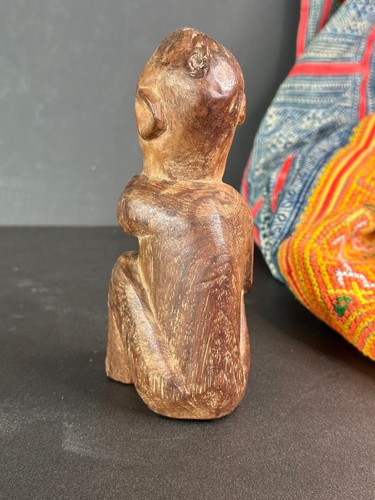 Old Timor Hand Carved Wooden Figure - Picture 6 of 8