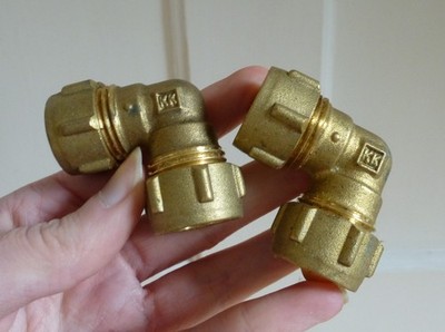 2x Conex Sanbra 15 mm Messing 90 Grad Bogen Winkel Klemmverschraubungen