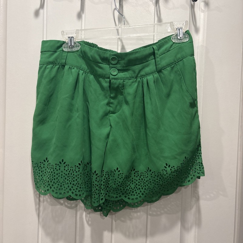Green Scalloped and Pleated Shorts Woman’s Size Large