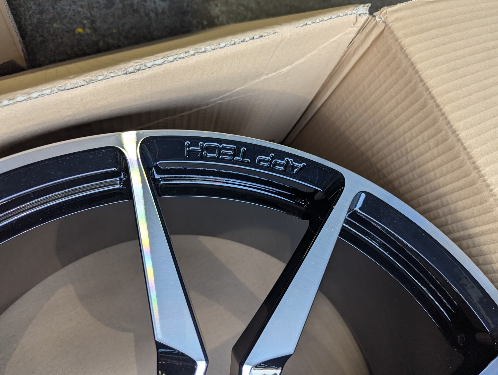 Lamborghini Aventador Front Wheel Factory OEM Apech Rim 470601017AR 9.0Jx20