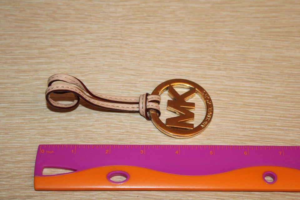 Cartera de repuesto de cuero tostado MICHAEL KORS logotipo llavero metal dorado MK encanto Foto 4 de 4