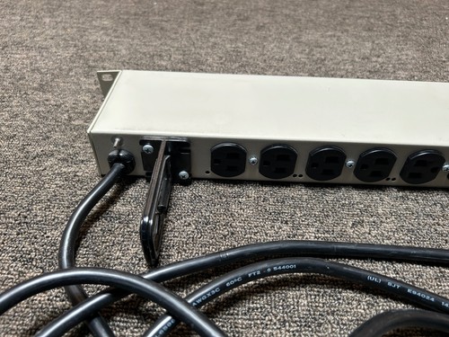 3 X APC NET9RM SurgeArrest Network 9-Outlet Power Distribution /WH - Picture 10 of 12