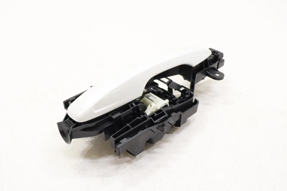 Volvo XC60 2018-2025 puerta delantera izquierda lado del conductor manija exterior OEM blanco_707 Foto 2 de 4