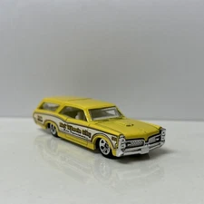 1966 66 Pontiac GTO Wagon Collectible 1/64 Scale Diecast Diorama Model