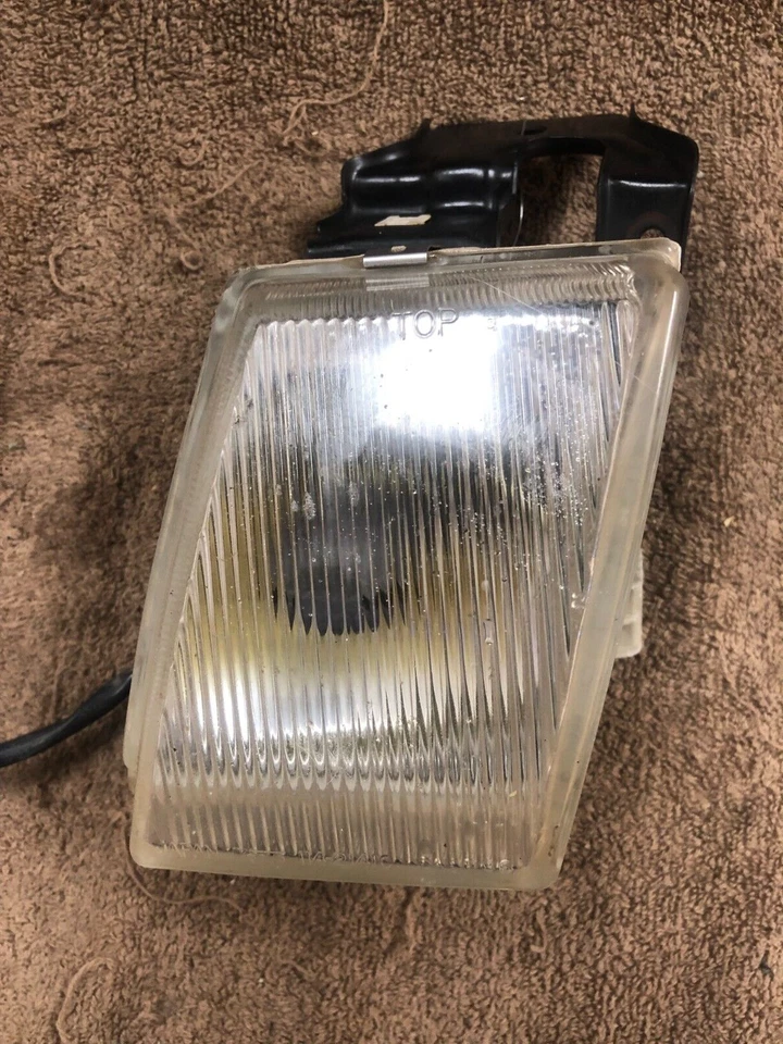 Luz antiniebla izquierda Chevrolet/Geo Spectrum, Isuzu I-Mark, 1987, 1988, 1989 Foto 4 de 4