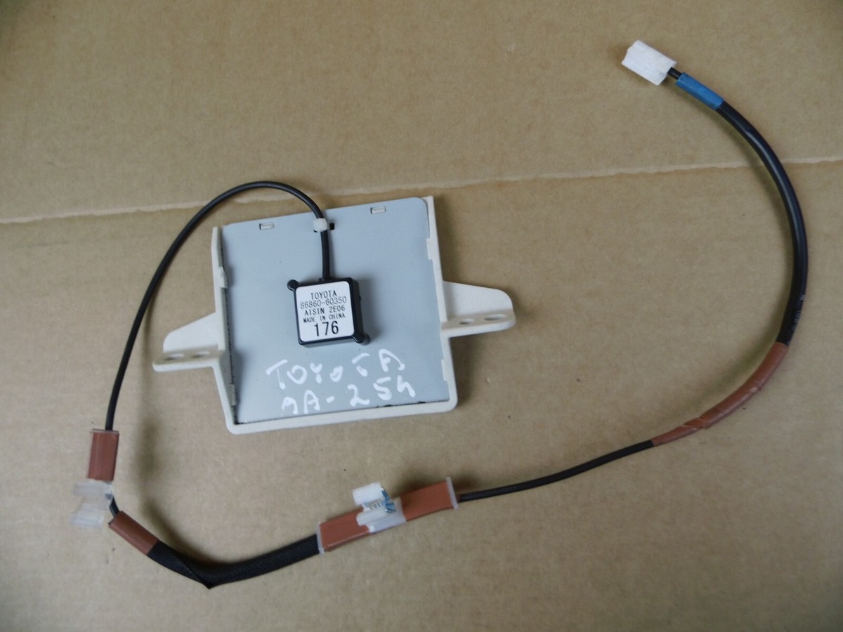 Toyota Land Cruiser J150 antena module control sensor GPS 86860