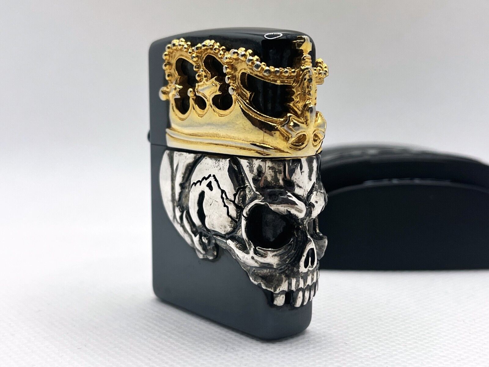 ZIPPO Limited Edition Beauty Beast 3D Side Skull King Crown Lighter Black /  Gold