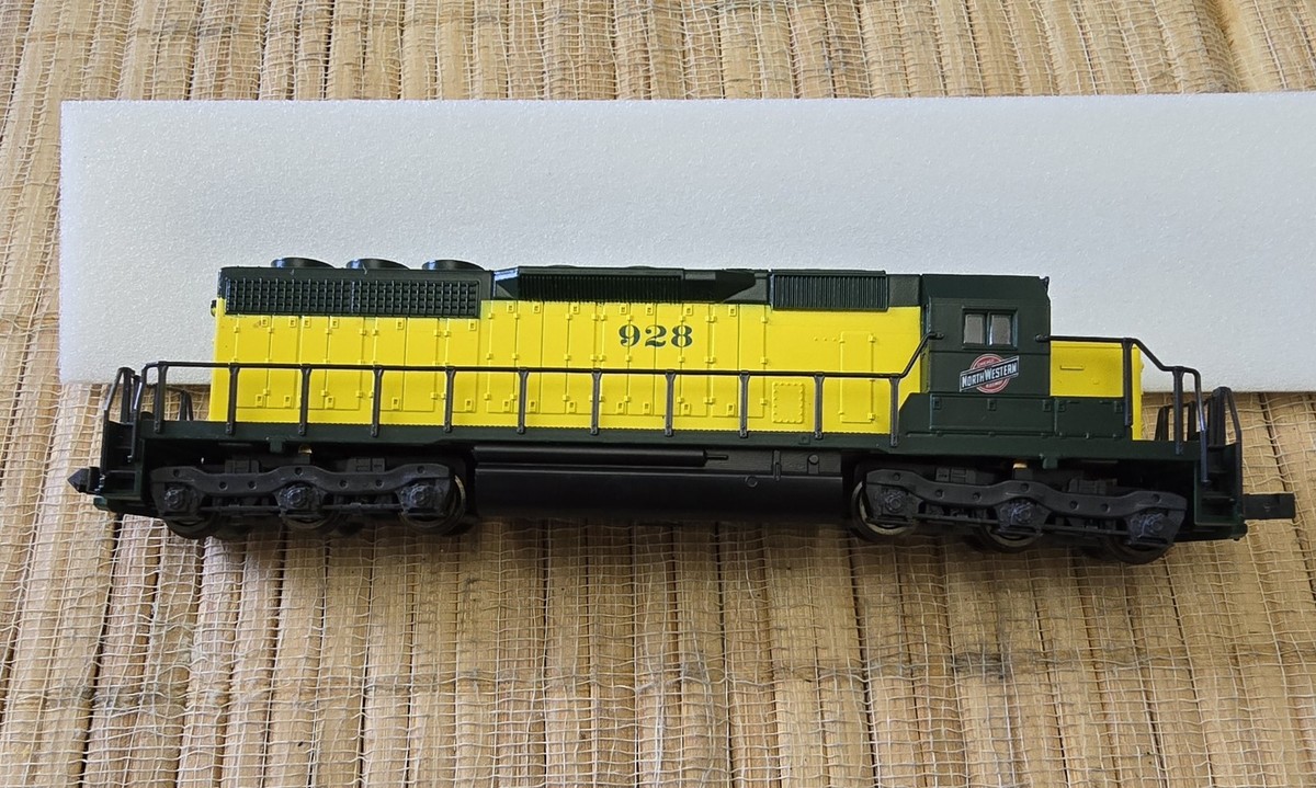 KATO N SCALE 176-208 SD40 C&NW 928 LOCOMOTIVE - BOXED