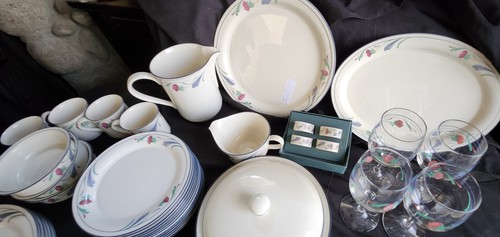 Poppies On Blue By Lenox 40-piece Set including 10 serving pieces - Picture 9 of 20