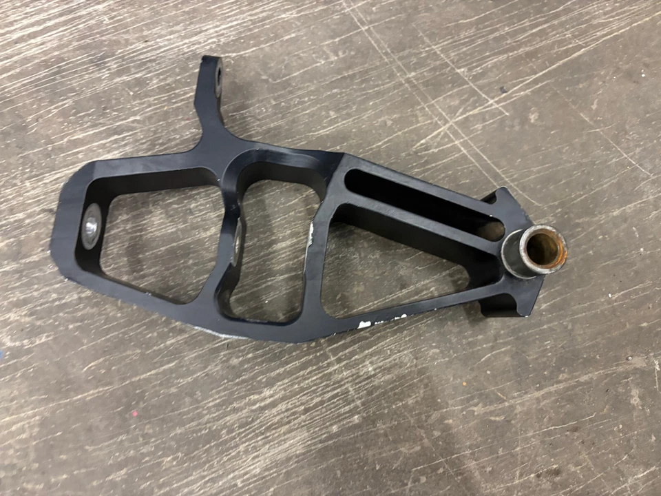 Polaris 600 Switchback Pro S X Axys 800 Rush Indy 12 13-21 OEM Right Ski Spindle - Image 4 of 4