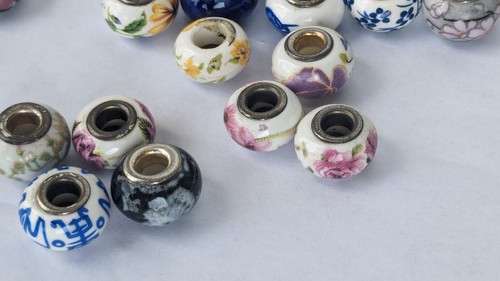 Ceramic hand painted floral beads lot of 40 6.5 mm center jewelry craft making - Picture 4 of 6