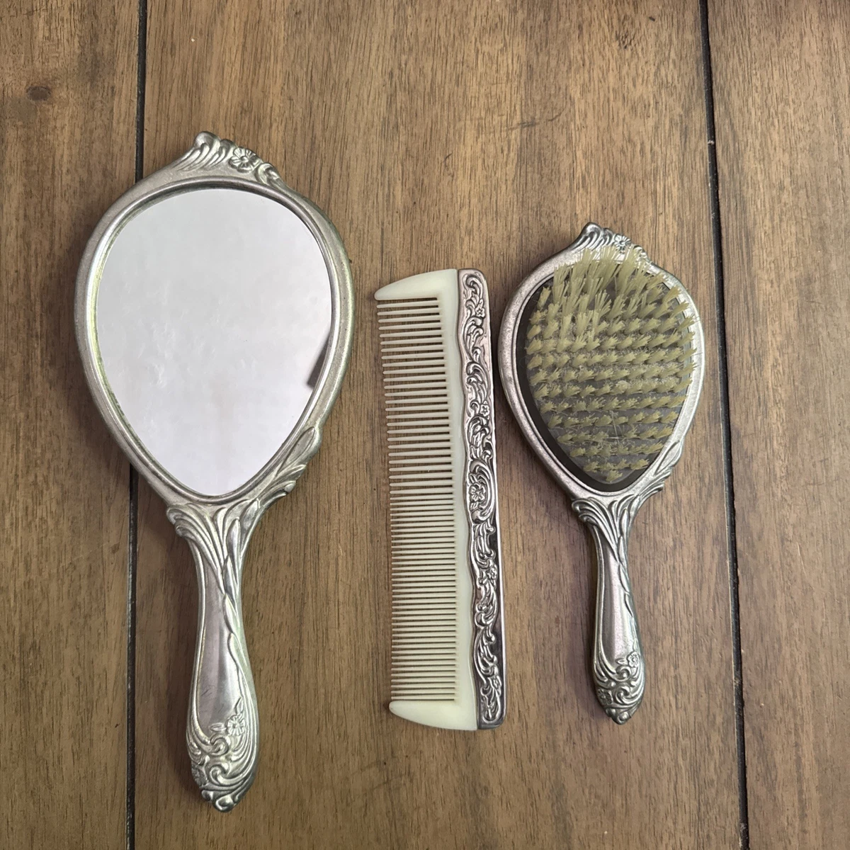 Brush And Mirror Set In Antique Us Sterling Silver Brushes