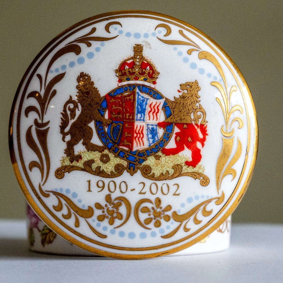Royal Collection fine bone china pill trinket box The Queen Mother 1900-2002 - Image 1 of 4