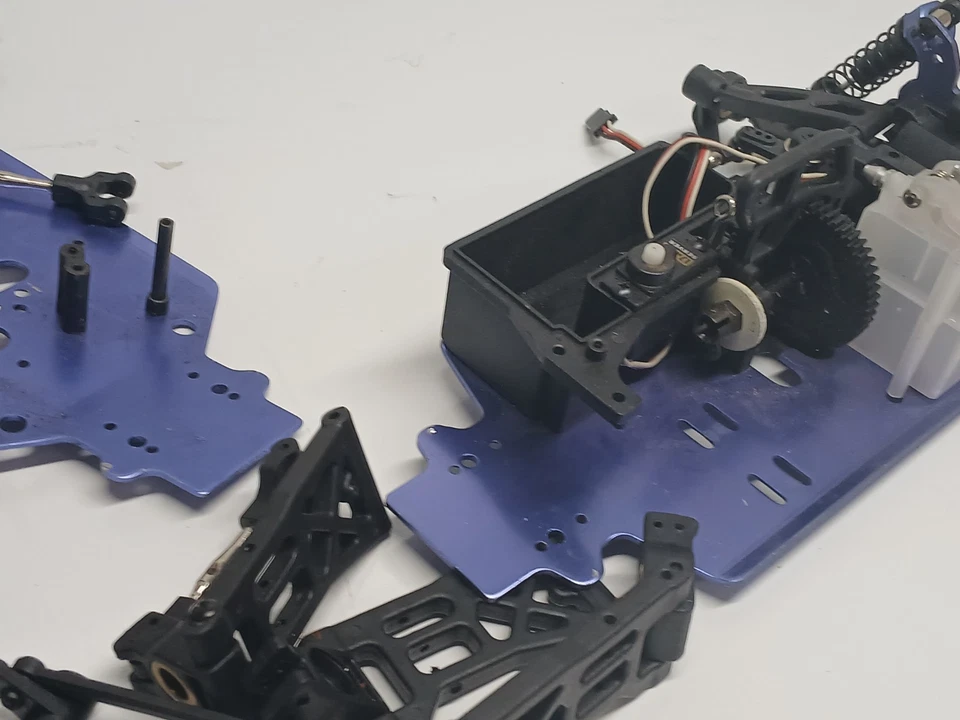 Exceed HSP RC 1/16 nitro 4WD Buggy Rare Parts or Repair - Image 4 of 4