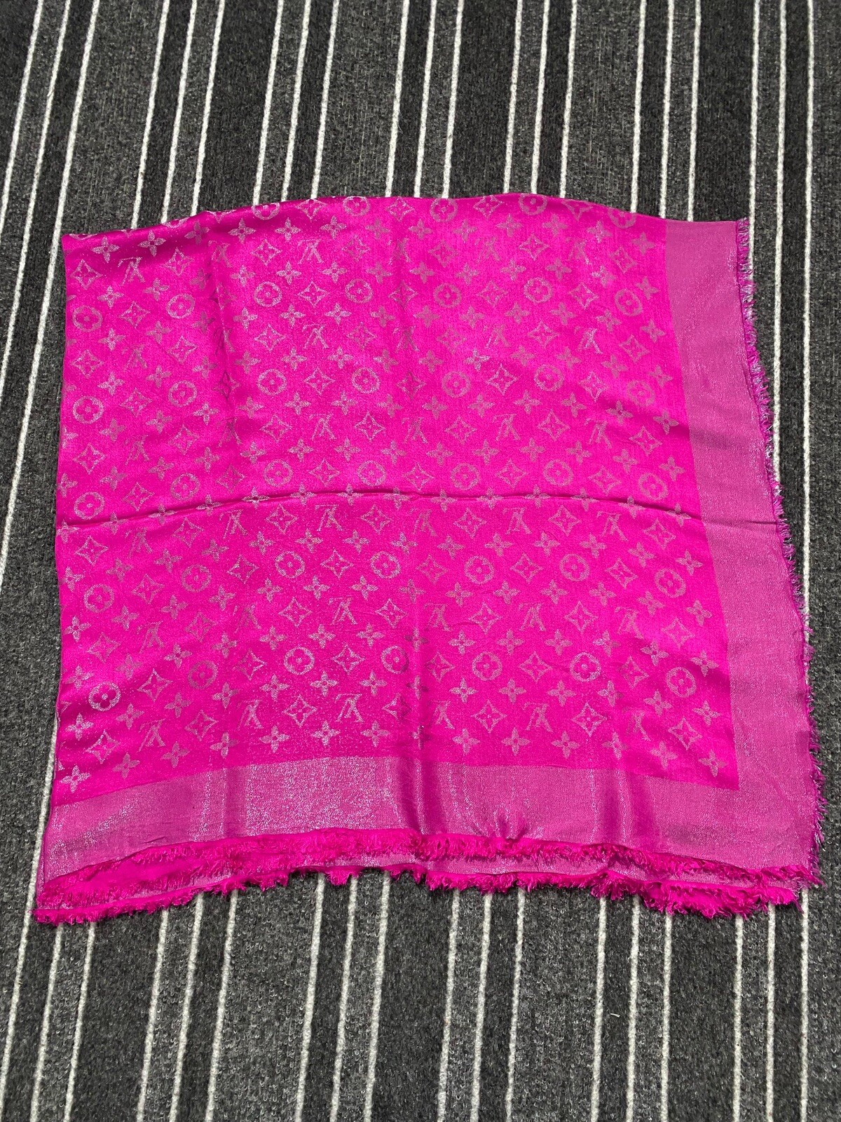 LOUIS VUITTON  Wool Silk Monogram Denim Shawl Pivoine