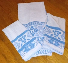 Vtg Utica JP Stevens Fine Arts Line Blue & White Floral Bath & Hand Towels READ!