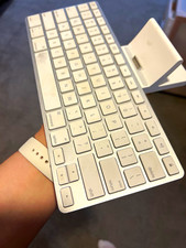 Apple iPad Keyboard Dock A1359 Dock Connector Silver/White QWERTY English