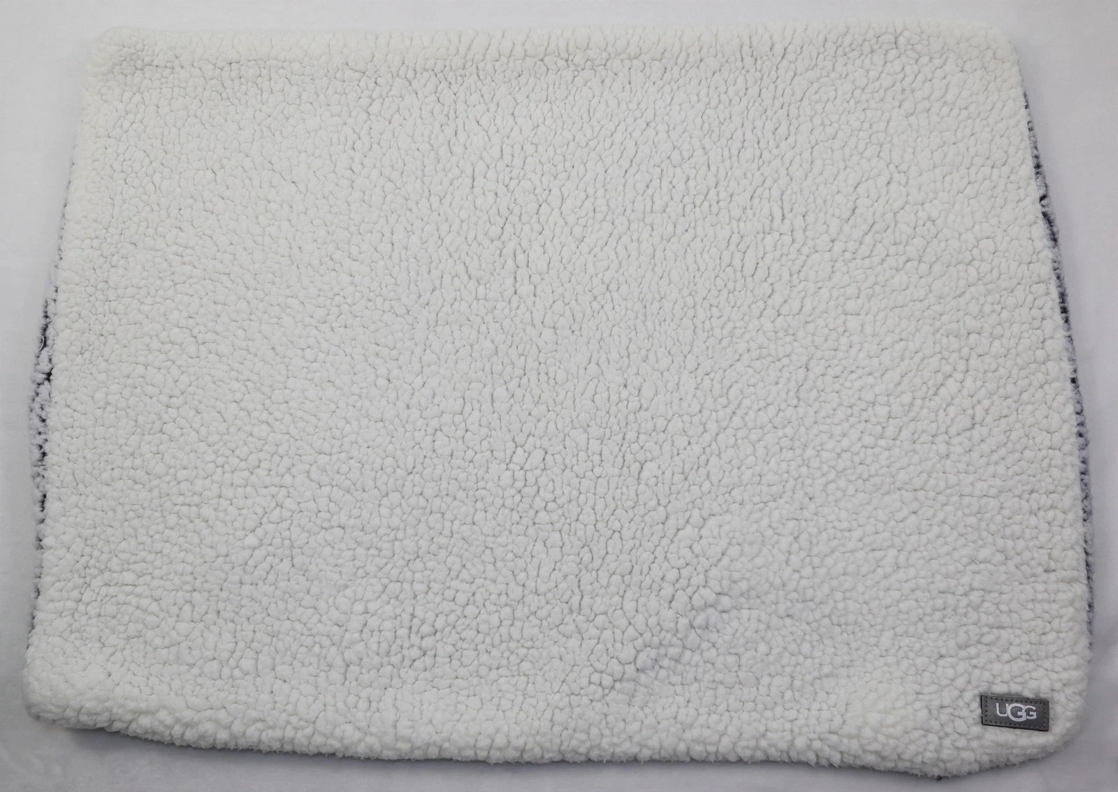 UGG Dog Crate Mat Medium White Sherpa Reversible Washable Pet Bed Cover