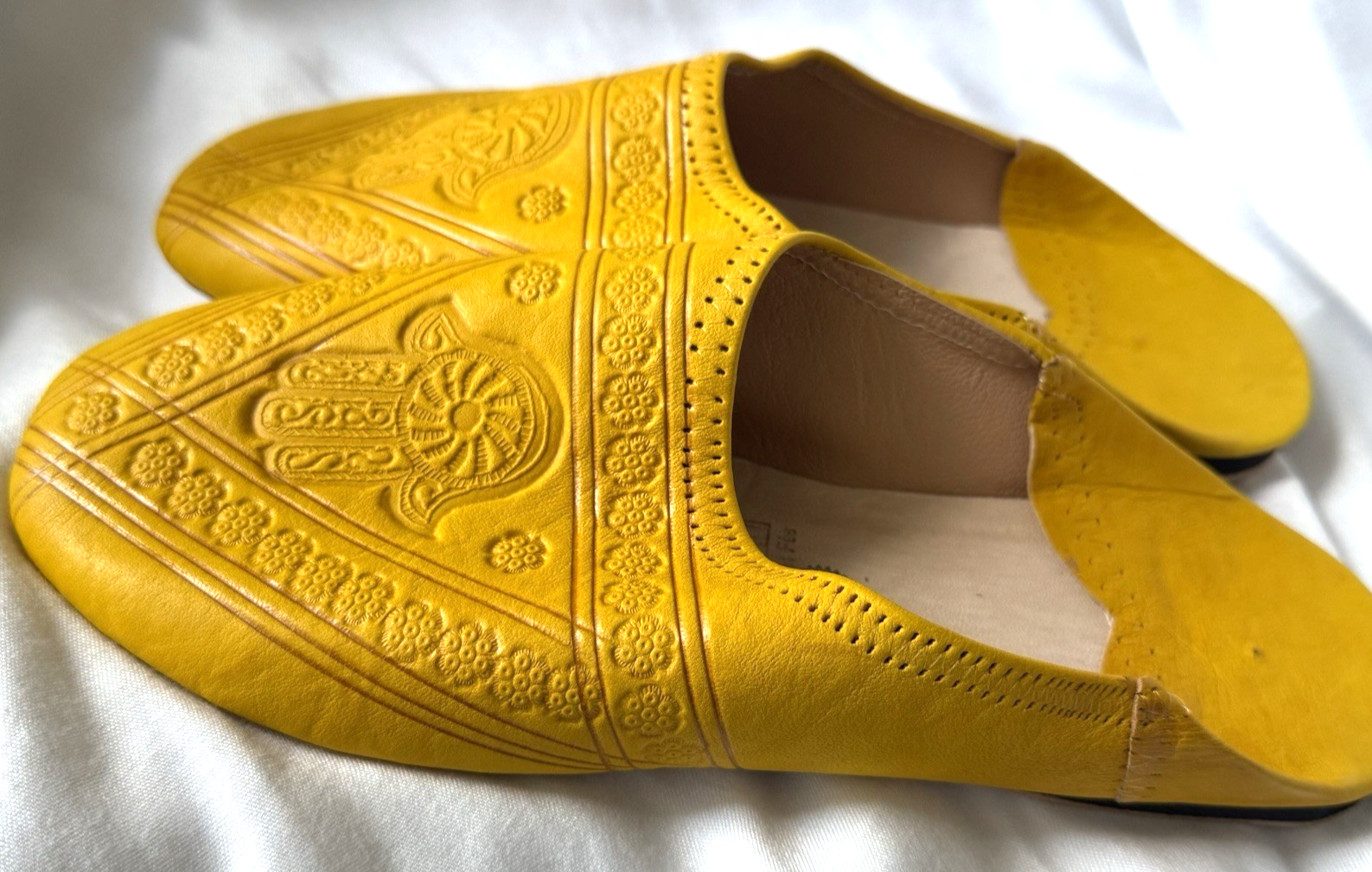 PANTOFOLA D’ORO PANTOFOLE FATTE A MANO IN PELLE HAMSA LAVORATE A MANO SCARPE GIALLE FES BABOUCHE TAGLIA 9