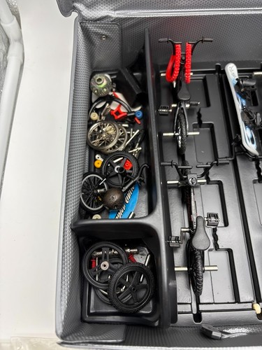 Tara Toy Extreme Gear Case Finger Bikes Scooter custodia da collezione con accessori - Foto 5 di 13