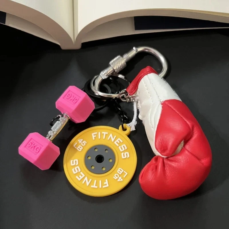 3D Mini Boxhandschuhe Schlüsselanhänger mit Karabiner und Schloss Dekor - Bild 2 von 4