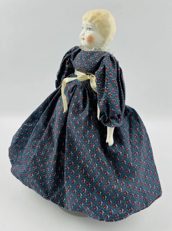 Antigua muñeca china hecha a mano de pelo rubio ojos azules con cabeza y extremidades de porcelana Foto 3 de 4