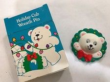 Avon Holiday Cub Wreath Pin In Original Box